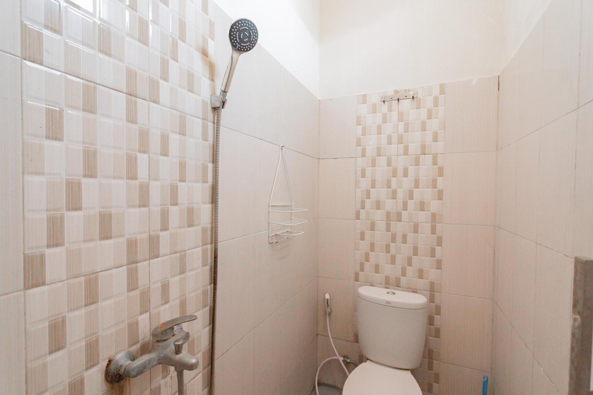 Koolkost Near Stikes Cirebon Hotel Стая снимка